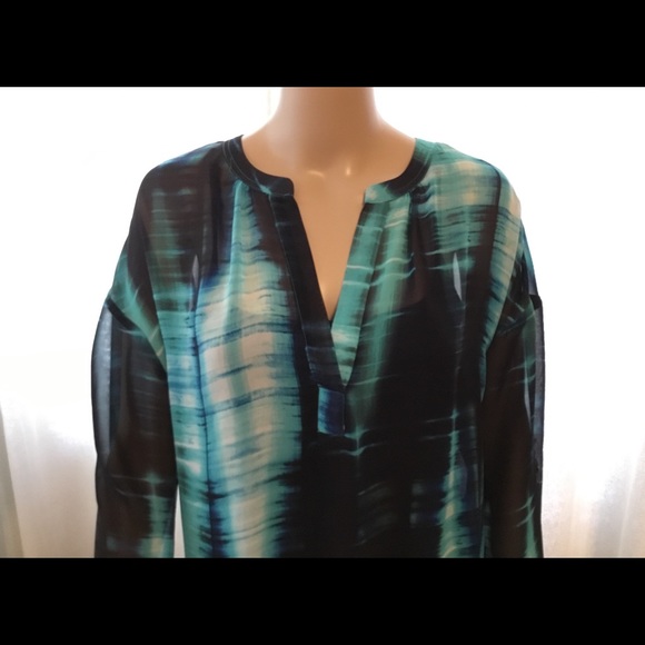 ❌SOLD❌ Vince Camuto sheer long sleeve blouse/cover - Picture 6 of 8